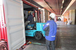 面倒な通関手続き